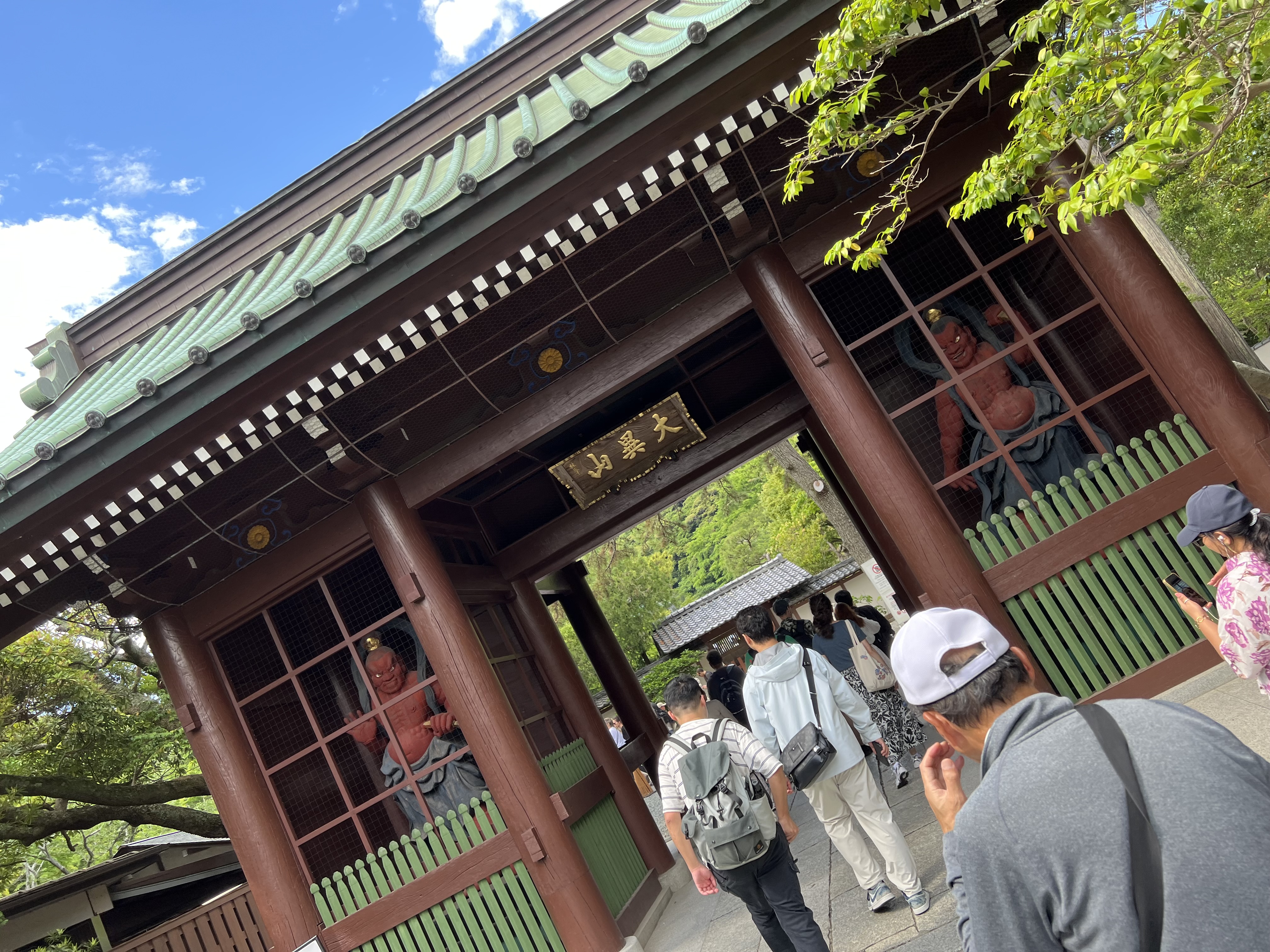 The Niomon gate — entrance to Kotoku-in, the temple of the Great Buddha